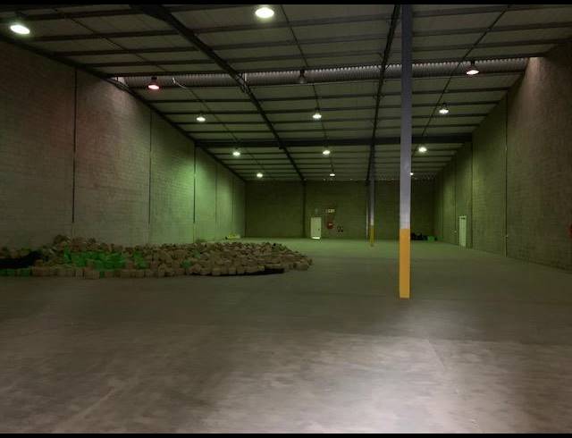 1,069M² WAREHOUSE TO LET IN BRIARDENE